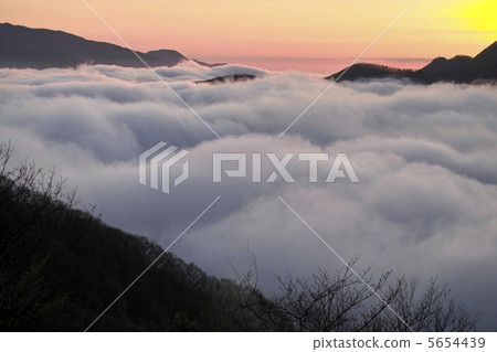 Sea of clouds - 002 5654439