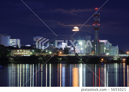 Night view of Senba lake Night view of Senba lake 5655021