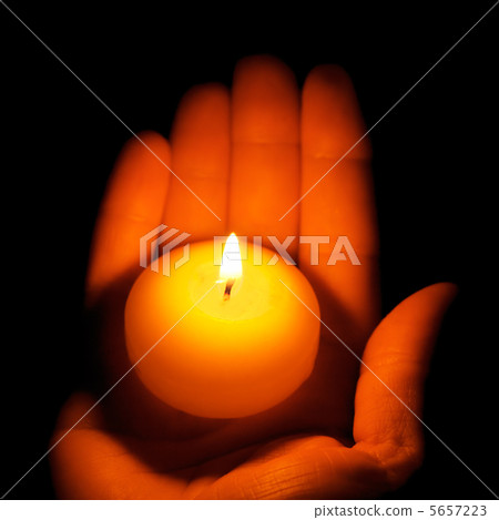 Burning candle 5657223