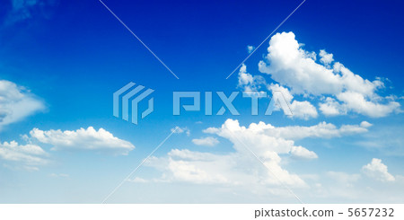 5657232
