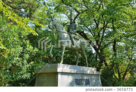 Takaoka walking · Maeda Toshinaga public statue Takaoka Old castle park Takaoka walking · Maeda Toshinaga public statue Takaoka Old castle park 5658773