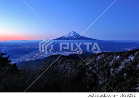 Mitsuzen Pass in winter Mitsuzen Pass in winter 5659291