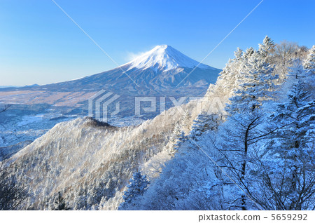 Mitsuzen Pass in winter Mitsuzen Pass in winter 5659292