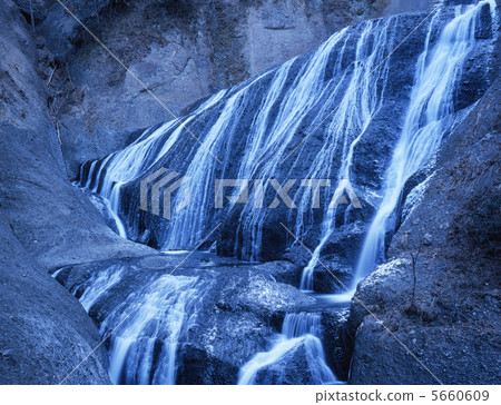 Fukuroda waterfall in winter Fukuroda waterfall in winter 5660609