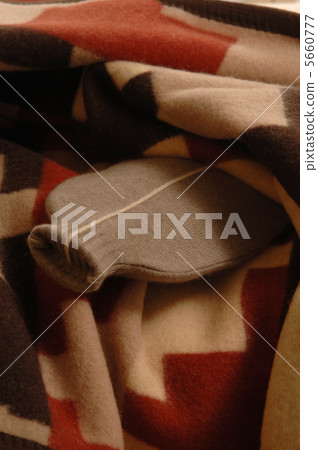 Hottie and blanket 5660777