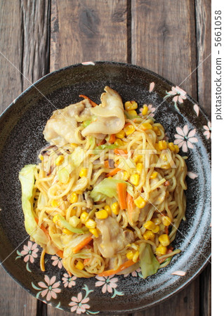 Vegetable-packed curry fried noodles Vegetable-packed curry fried noodles 5661058