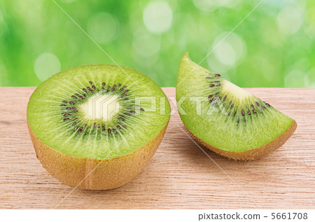 Kiwi fruits Kiwi fruits 5661708