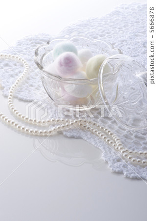 Cotton ball Cotton ball 5666878