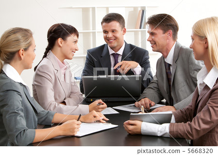 Listening to ideas Listening to ideas 5668320