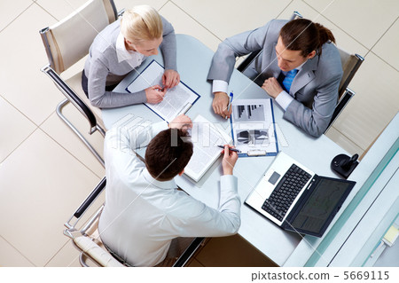 Conversation Conversation 5669115