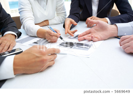 During explanation 5669649