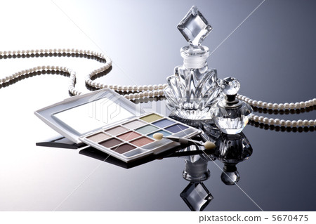 Cosmetics Cosmetics 5670475