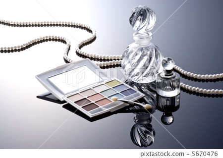 Cosmetics Cosmetics 5670476