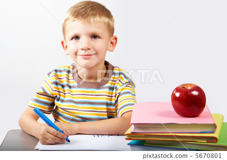 Diligent boy Diligent boy 5670801