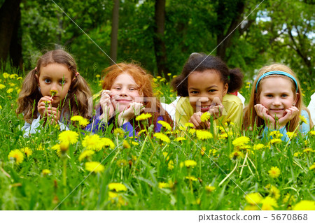 Girls in grass 5670868