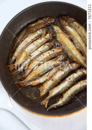 Fried fishes 5671811