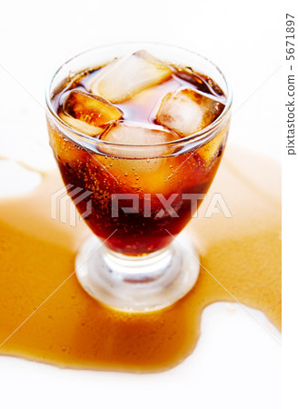 Coca-cola with ice Coca-cola with ice 5671897