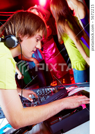 At disco 5672215