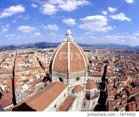 The city of Duomo and Florence seen from the bell tower of Giotto The city of Duomo and Florence seen from the bell tower of Giotto 5674902
