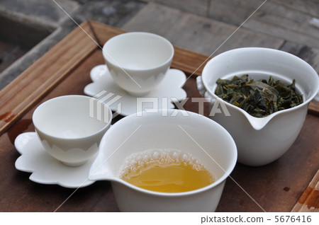 烏龍茶和茶具 5676416