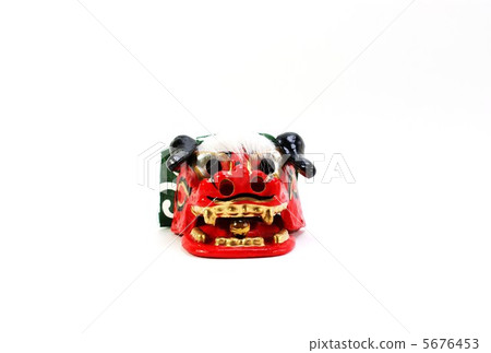 新年的卡片材料 - 獅子頭正面白色背面 - 水平位置明信片對比 5676453