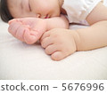 Baby's nap 2 5676996