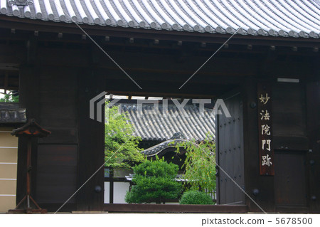 Kyoto Imperial House's monument 5678500