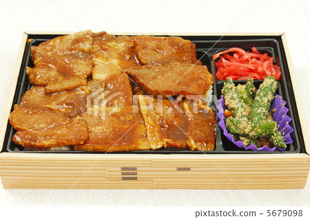 美味的豬肉飯盒 5679098