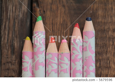 Round-tipped floral colored pencils - Stationery 5679596