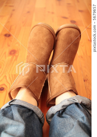 Woman's legs in sheepskin boots 5679657