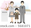 入學典禮（男孩和父母） 5681071