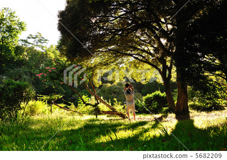 Dad and daughter 9 5682209