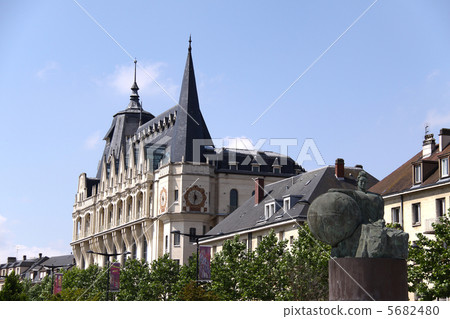 沙特爾市 5682480