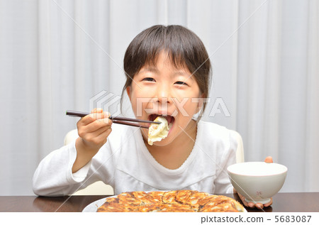 Girls eating dumplings Girls eating dumplings 5683087