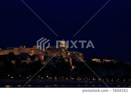 Night view of Budapest royal palace Night view of Budapest royal palace 5688161