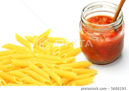 Salsa sauce and penne 5688193