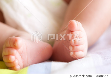 新生兒的腳 5688354