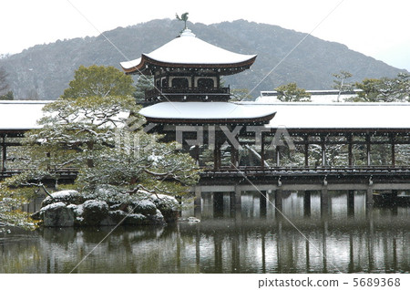京都平安神宮雪場面 京都平安神宮雪場面 5689368