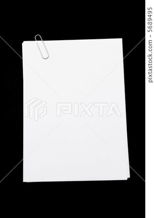 A paper clip with a bunch of blank sheets in between 5689495