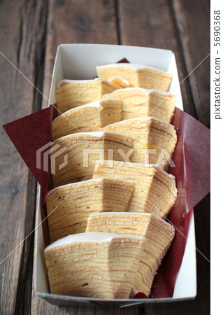 Cut Baumkuchen in a box - baked goods 5690368