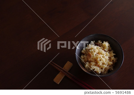  煮熟的米飯 5691486
