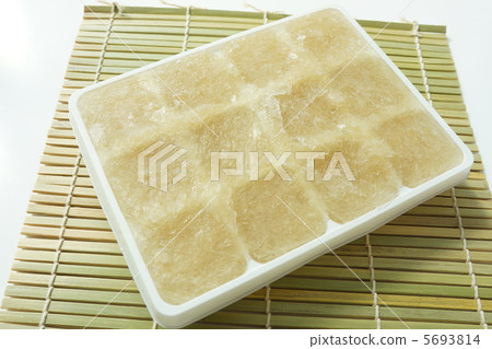 Ephemeral ice 5693814