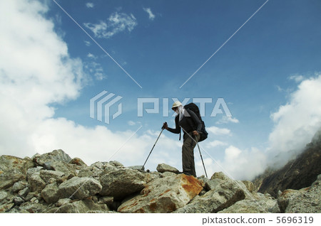 Hike Hike 5696319
