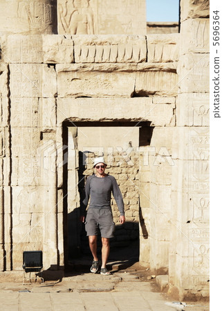 Luxor 5696364
