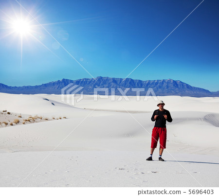 White desert 5696403