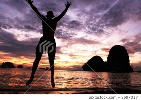 Beach scene 5697017