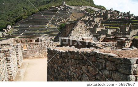 Incas city Machu-Picchu 5697667