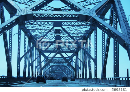 Bridge 5698181
