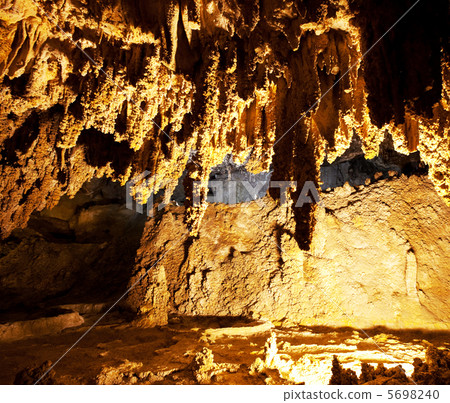 Cave Cave 5698240