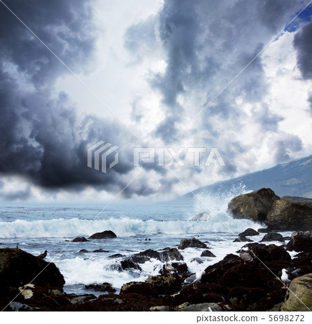 Sea in storm Sea in storm 5698272